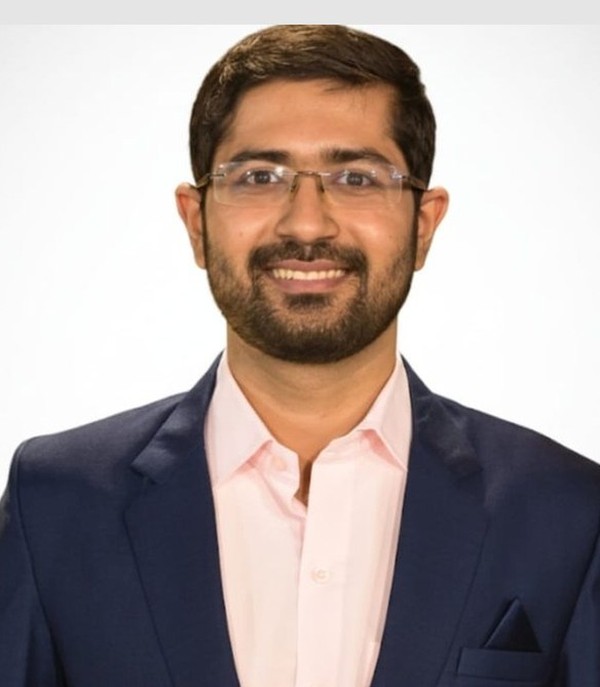 Dr. Parth Dave, Vitreo-Retinal Surgeon at ShivAnuj Eye Hospital Vadodara